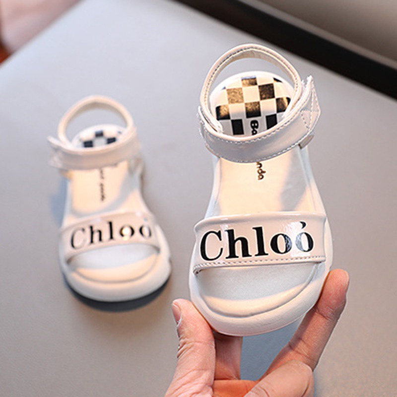 Xăng đan Đế Mềm Đi Biển In Chữ Cho Bé Gái