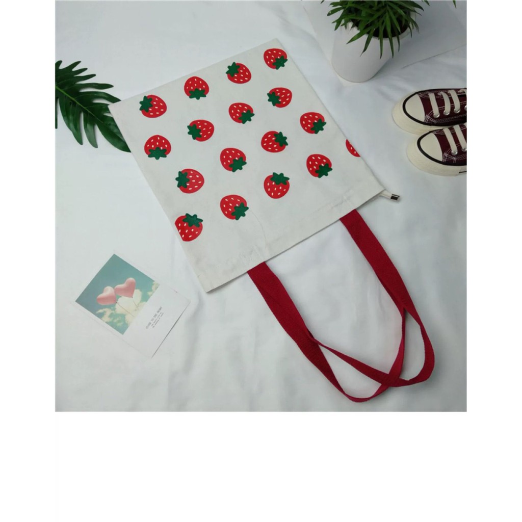 Túi đeo vải strawberry 38*33