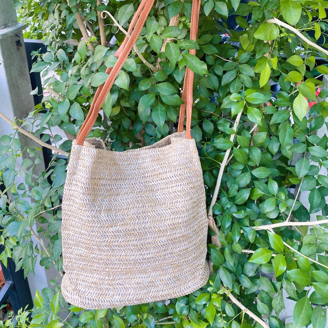 Tủi cối màu nâu hàng si