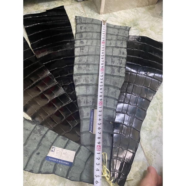 Da cá sấu đen bóng