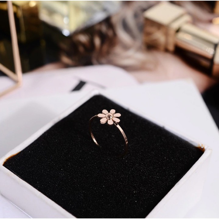NHẪN TITAN HOA CÚC MÀU HỒNG CỰC XINH KHÔNG ĐEN - tặng hộp đựng nhẫn xinh xắn