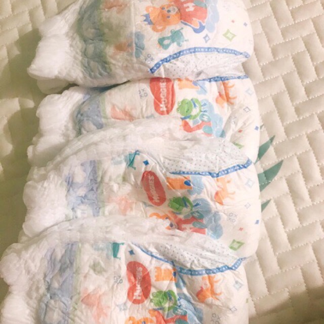 Combo bỉm quần huggies do bao bì bị rách L150