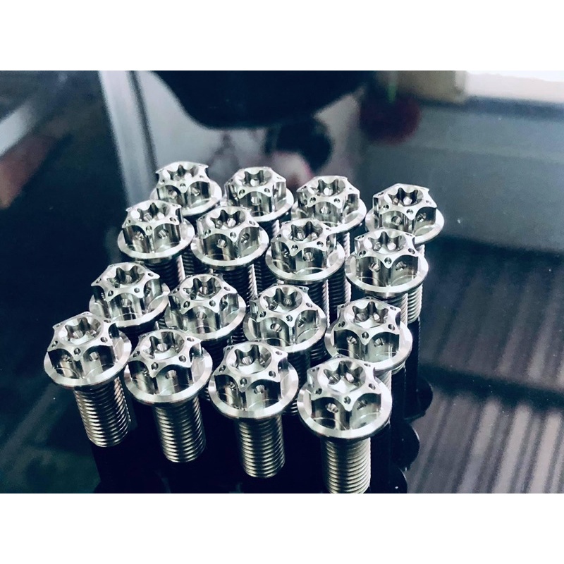 Ốc pad pô zin vision 10ly30 titan gr5