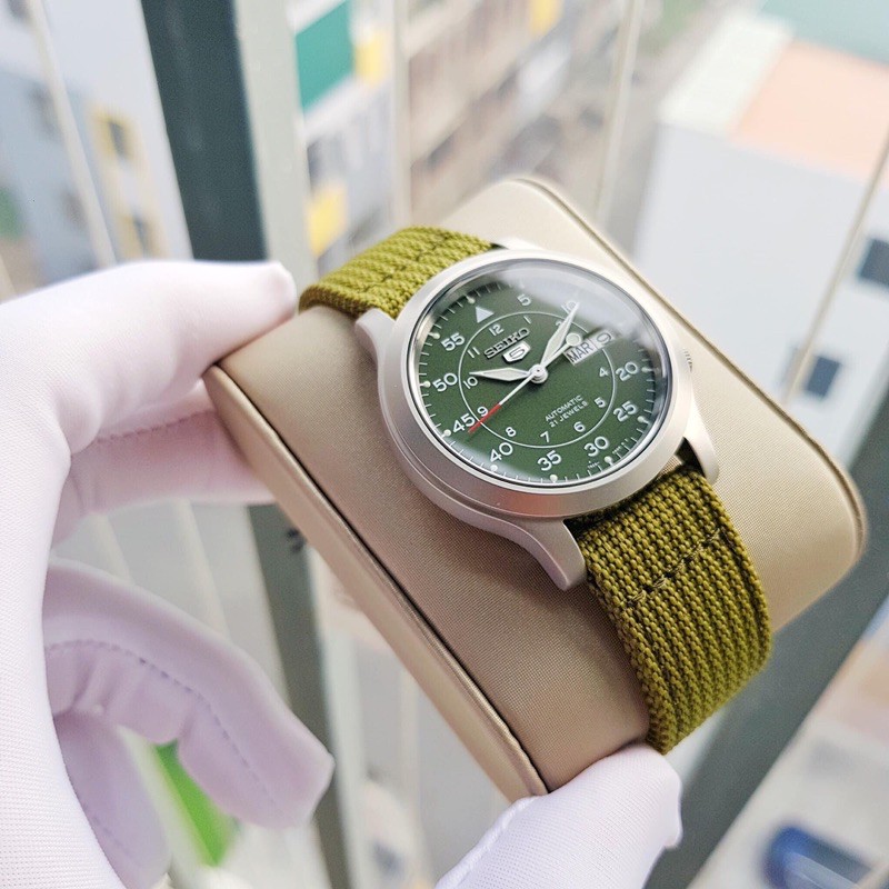 Đồng hồ nam dây vải Seiko 5 SNK805K2