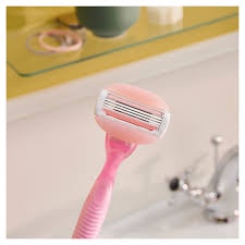 Bộ dao cạo nữ Gillette Venus đầu bơ gồm: 1 thân dao cạo và 12 lưỡi dao có đầu bơ