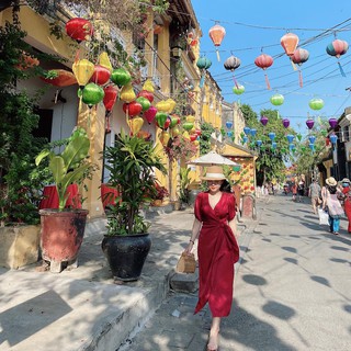Váy lụa đỏ vạt eo siêu quyến rũ
