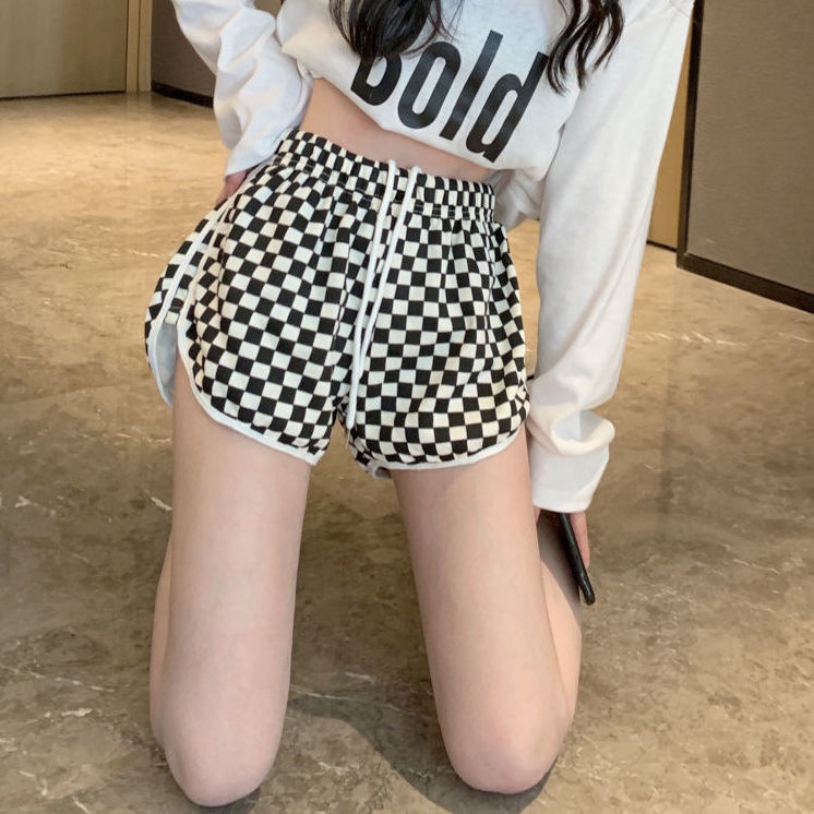 Quần short COZOKC lưng thun họa tiết caro đơn giản