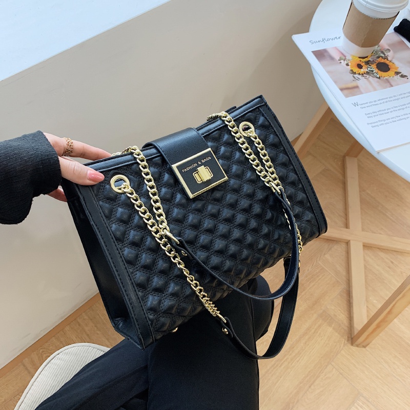 D238 Túi xách thời trang phối dây xích khóa cài ngang sang chảnh