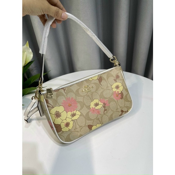 Túi Coach dáng thuyền hoạ tiết xinh xắn