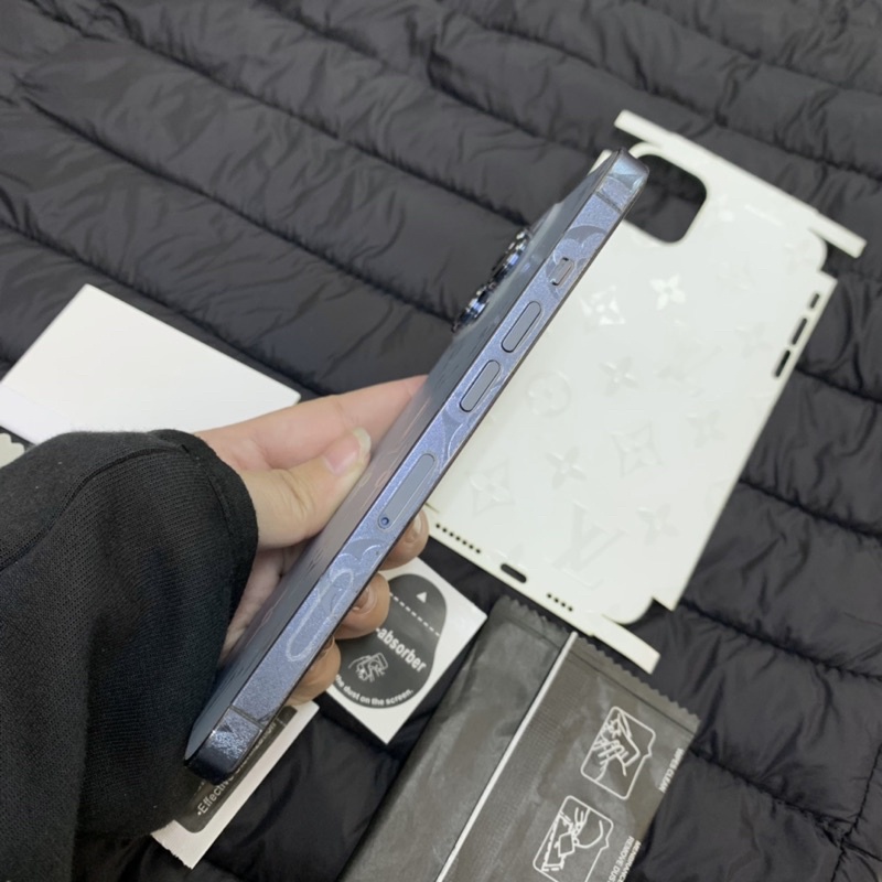 Miếng dán dẻo PPF lưng trong hinh họa tiết L.V, nhám, bóng 7 màu cho các đời iphone
