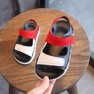 Dép sandal bé trai huyền bi