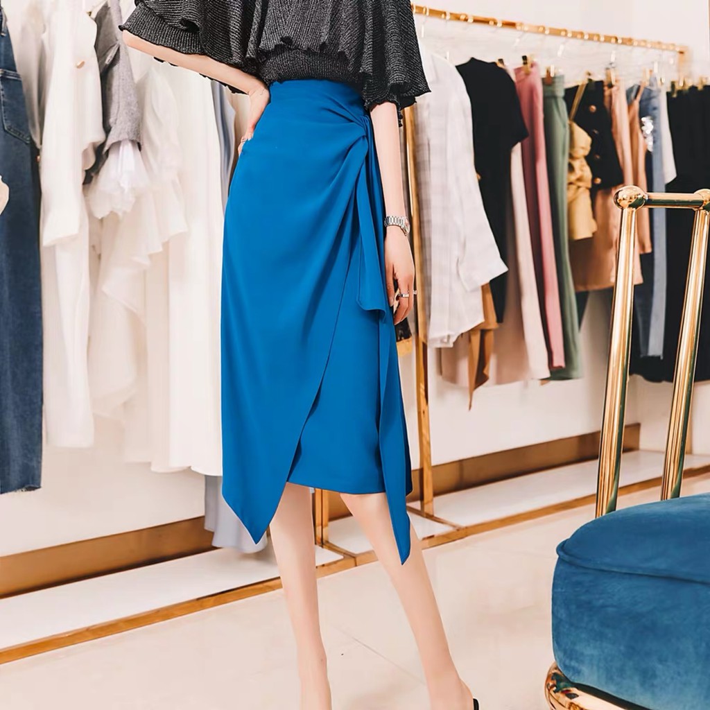 Chân váy dài xẻ cao kết hợp phối nơ điệu đà | BigBuy360 - bigbuy360.vn