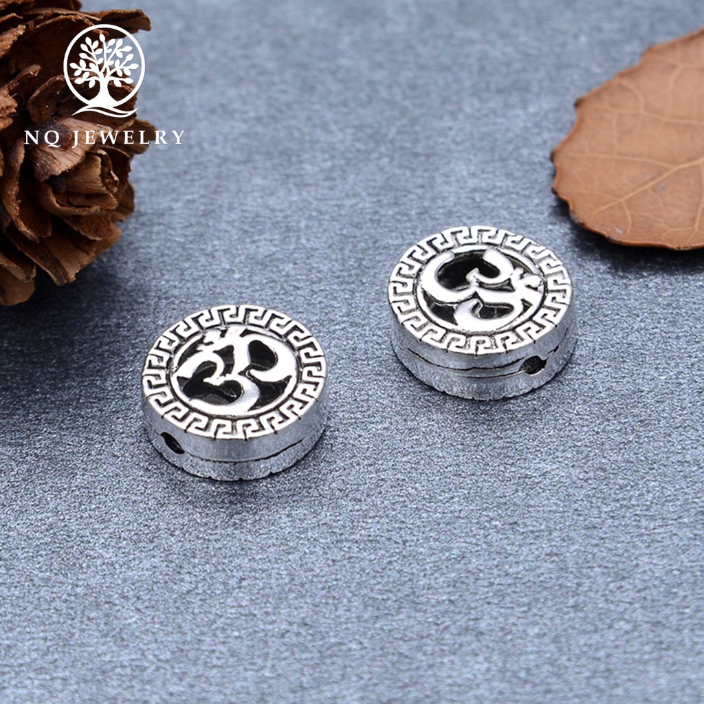 Charm bạc chữ ôm xỏ ngang - NQ Jewelry
