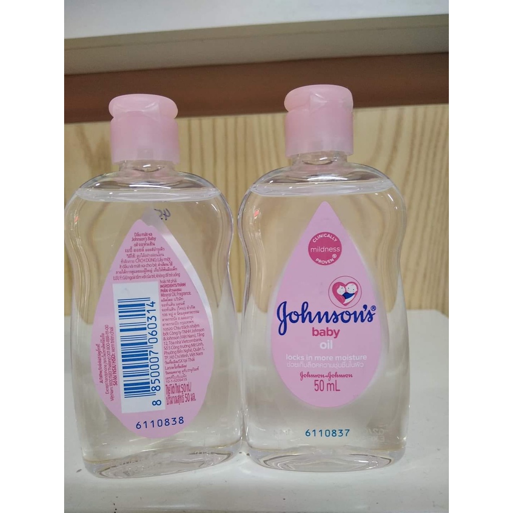 Dầu masage dưỡng ẩm baby oil Johnons dùng cho em bé chai 50ml / 200ml