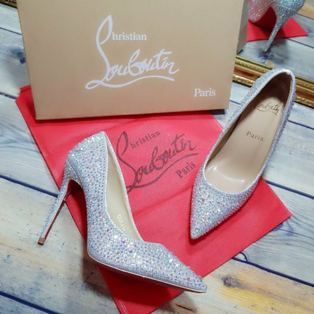 Giày Loubutin đính đá