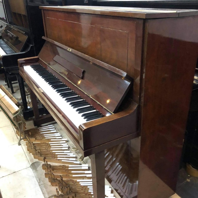 Đàn piano cơ Yamaha U100 đẹp long lanh