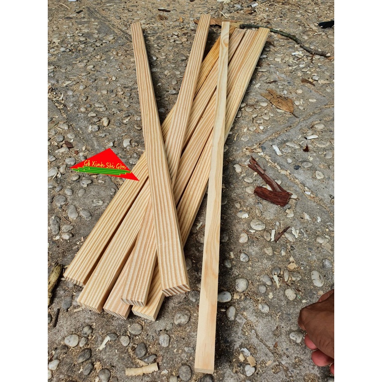 Thanh gỗ thông vuông 2x3cm, dài 80cm bào láng 4 mặt dùng làm khung sườn,làm thùng gỗ decord, đóng chuồng thú cưng, DIY..