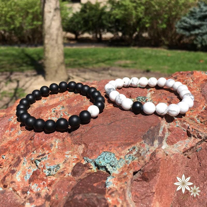 Set 2 Vòng Tay Chuỗi Hạt Đá Trắng Đen Tự Nhiên Cho Cặp Đôi