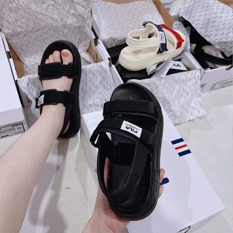 cần pass đôi sandal fila màu đen