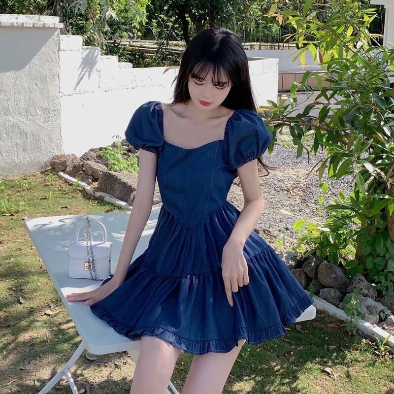Đầm Jean tay con dáng xoè có thể mang nhiều kiểu phù hợp với mọi sự kiện
