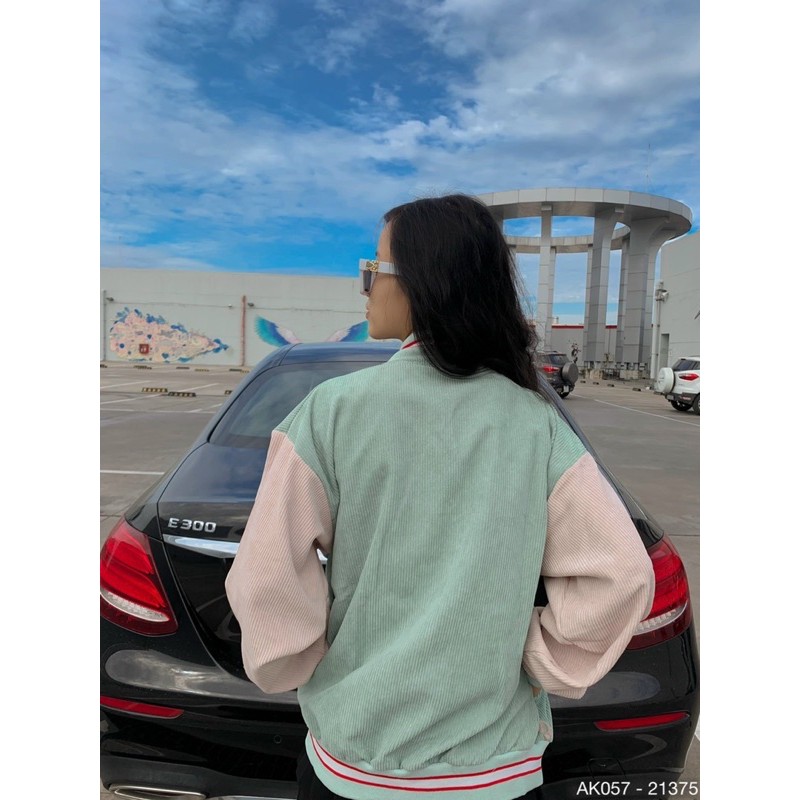 🌈𝐆𝐈𝐀́ 𝐗𝐔̛𝐎̛̉𝐍𝐆💢 057 Áo Khoác Kaki Nhung Gân Thêu Logo Nổi (Hình Thật) | BigBuy360 - bigbuy360.vn