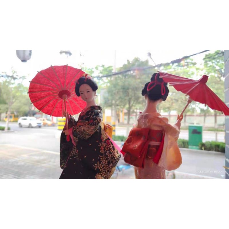 Geisha Nhật Bản mặc kimono truyền thống