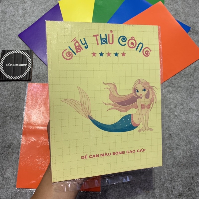 Giấy thủ công 5 màu (loại giấy bóng cao cấp) kích thước: 22x16,5 cm
