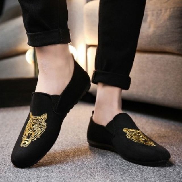 Giày lười da lộn nam - đen hình hổ hình thật 100% ạ