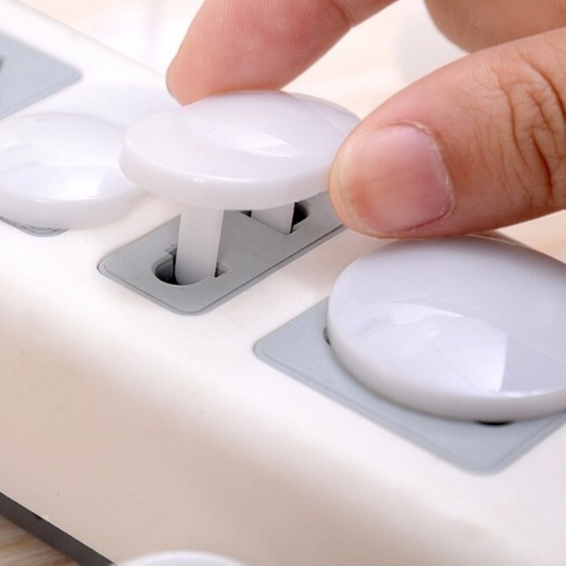 Combo 10 nút bịt ổ điện 2 chân (tặng thêm 1 chiếc) bảo vệ an toàn cho bé vui chơi