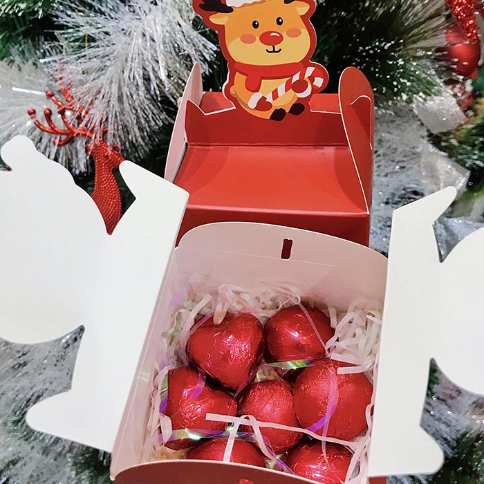 Hộp đựng quà Giáng sinh mini nắp cài vuông 8,5cm, hộp giấy quà tặng Noel người tuyết, cây thông cute