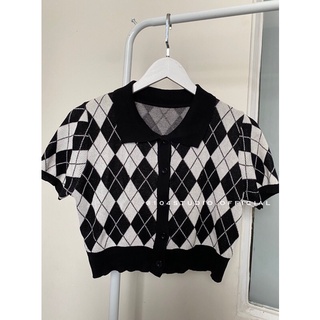 Áo croptop hoạ tiết ô trám