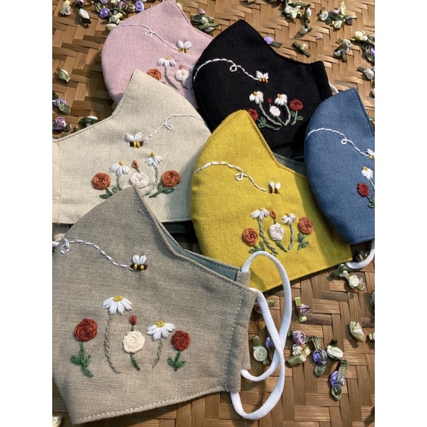 Khẩu trang thêu tay