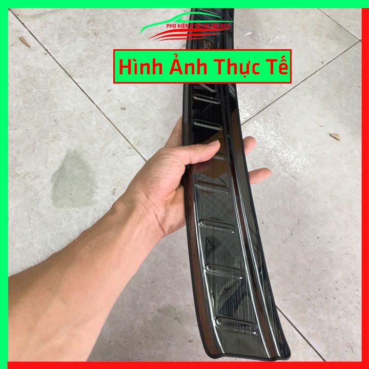 Ốp chống trầy cốp Kia Soluto 2018-2023 vân titan