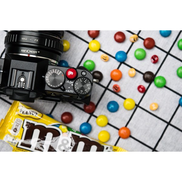 Shutter Button - Nút chụp máy ảnh chất liệu kim loại hình kẹo Chocolate M&amp;M (Màu Đỏ)