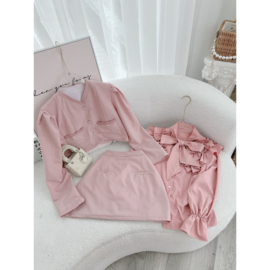 SET 3 MÓN: ÁO SƠ MI BÈO NGỰC THẮT NƠ + ÁO KHOÁC + CHÂN VÁY HỒNG TÚI MỔ