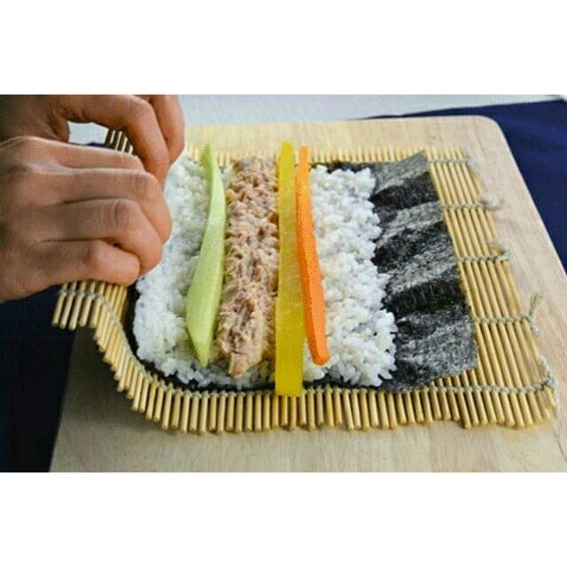 Mành tre cuộn cơm, kimbap, shushi Hàn Quốc