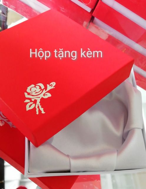 VÒNG TAY TITAN CỎ 4 LÁ CÙNG ĐÁ SANG TRỌNG, MAY MẮN