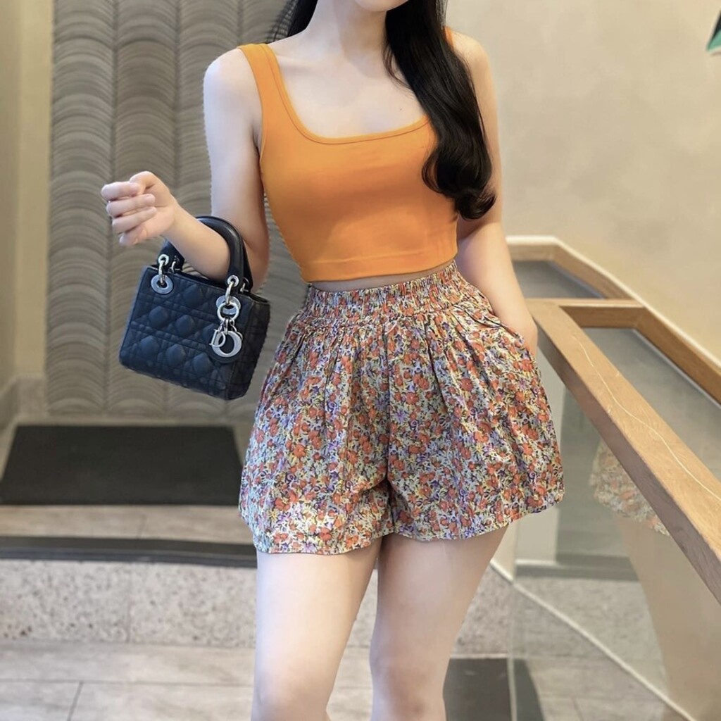 Quần đùi nữ cạp chun vải thô hoa nhí Geleva GE942