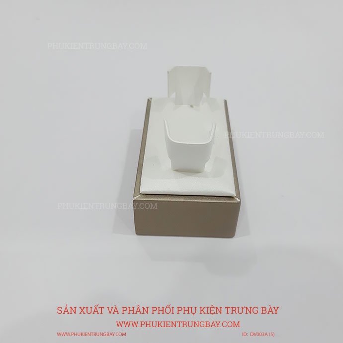 ĐẾ TRƯNG BÀY VÒNG TAY CẨM THẠCH TRẮNG DV003A