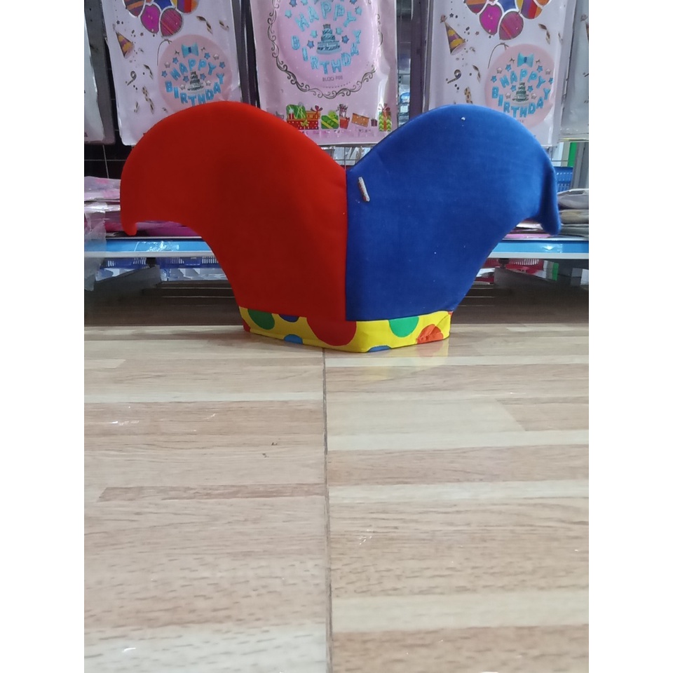 Nón hóa trang chú hề.