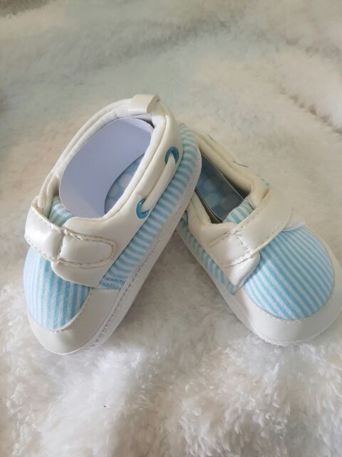 Giày trẻ em đế cao xu mềm cho bé