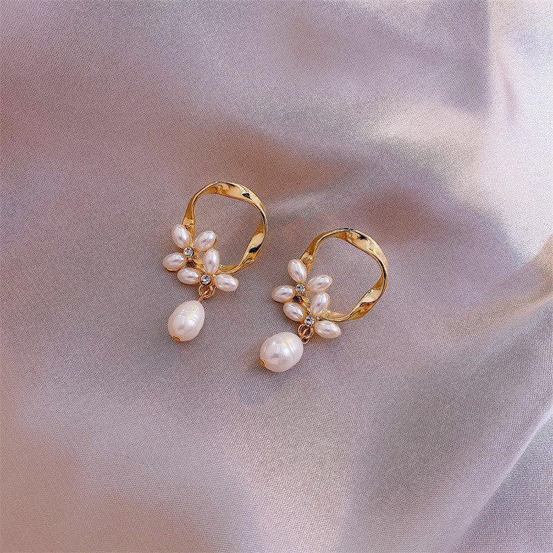 Hoa Tai Dáng Dài Đính Ngọc Trai Phong Cách Retro