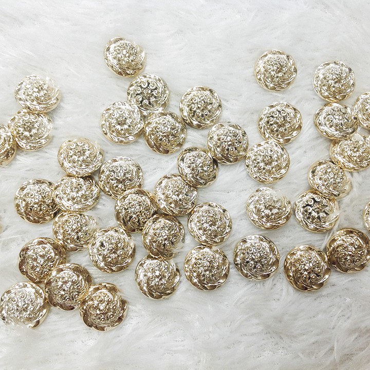 Nút áo hoa vàng cúc dạ đính kết trang phục siêu đẹp