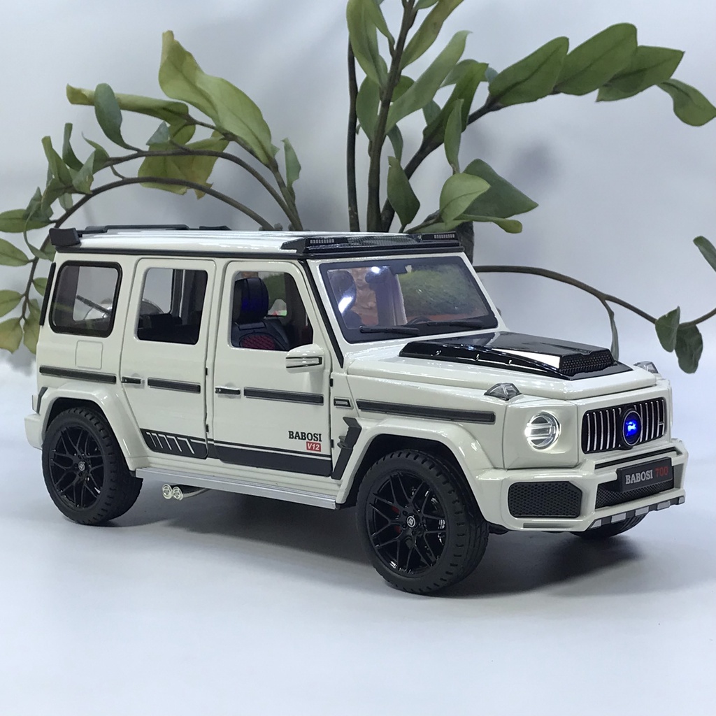 Mô hình xe ô tô Mercedes G700 Brabus tỷ lệ 1:18