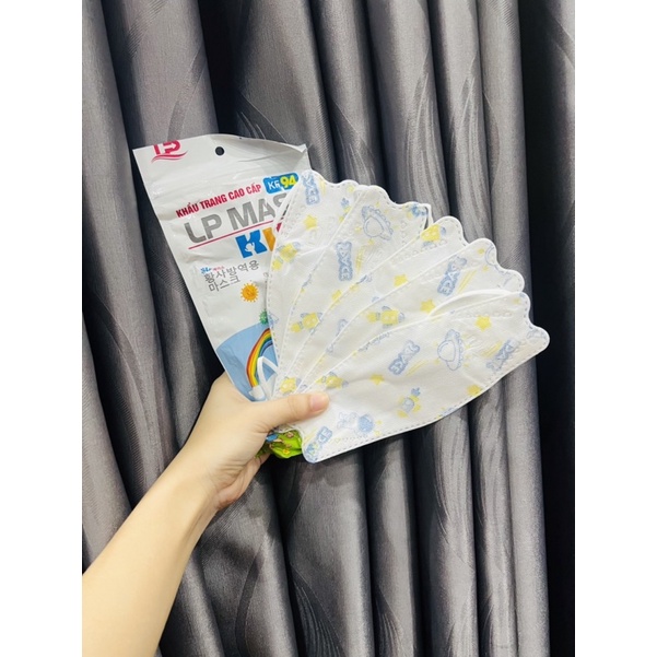 THÙNG 600c KHẨU TRANG KF94 BÉ