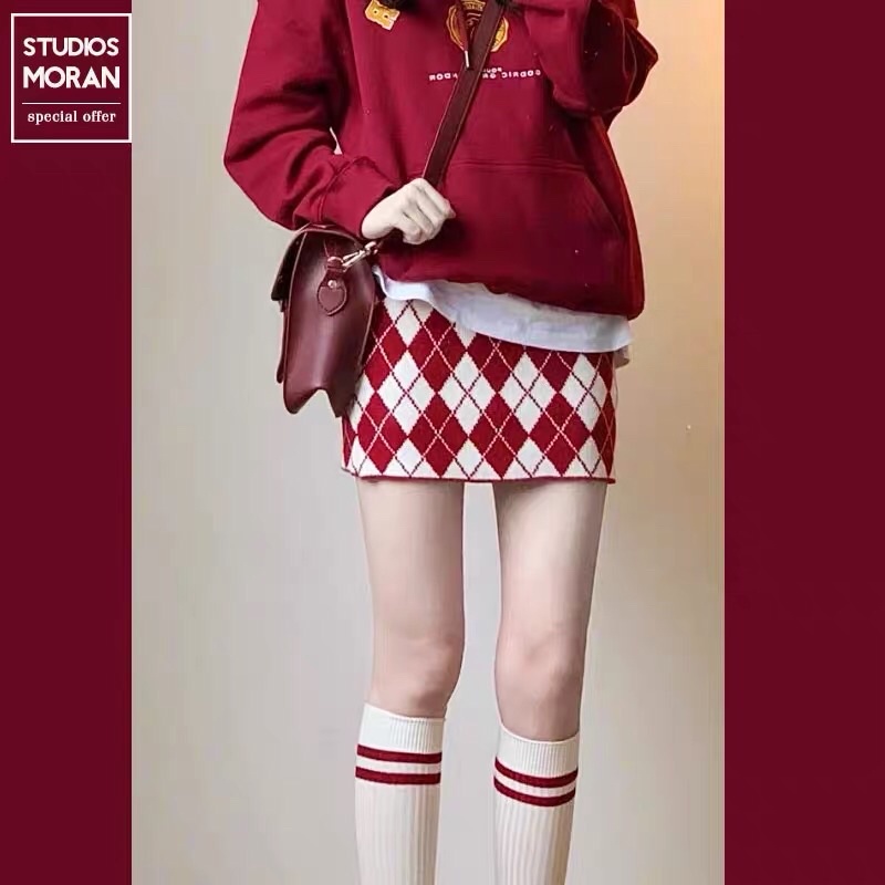 Set áo Hoodie và chân váy len quả trám