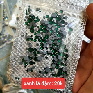 Đá xanh lá đậm
