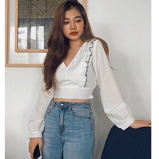 Áo croptop trắng viền bèo