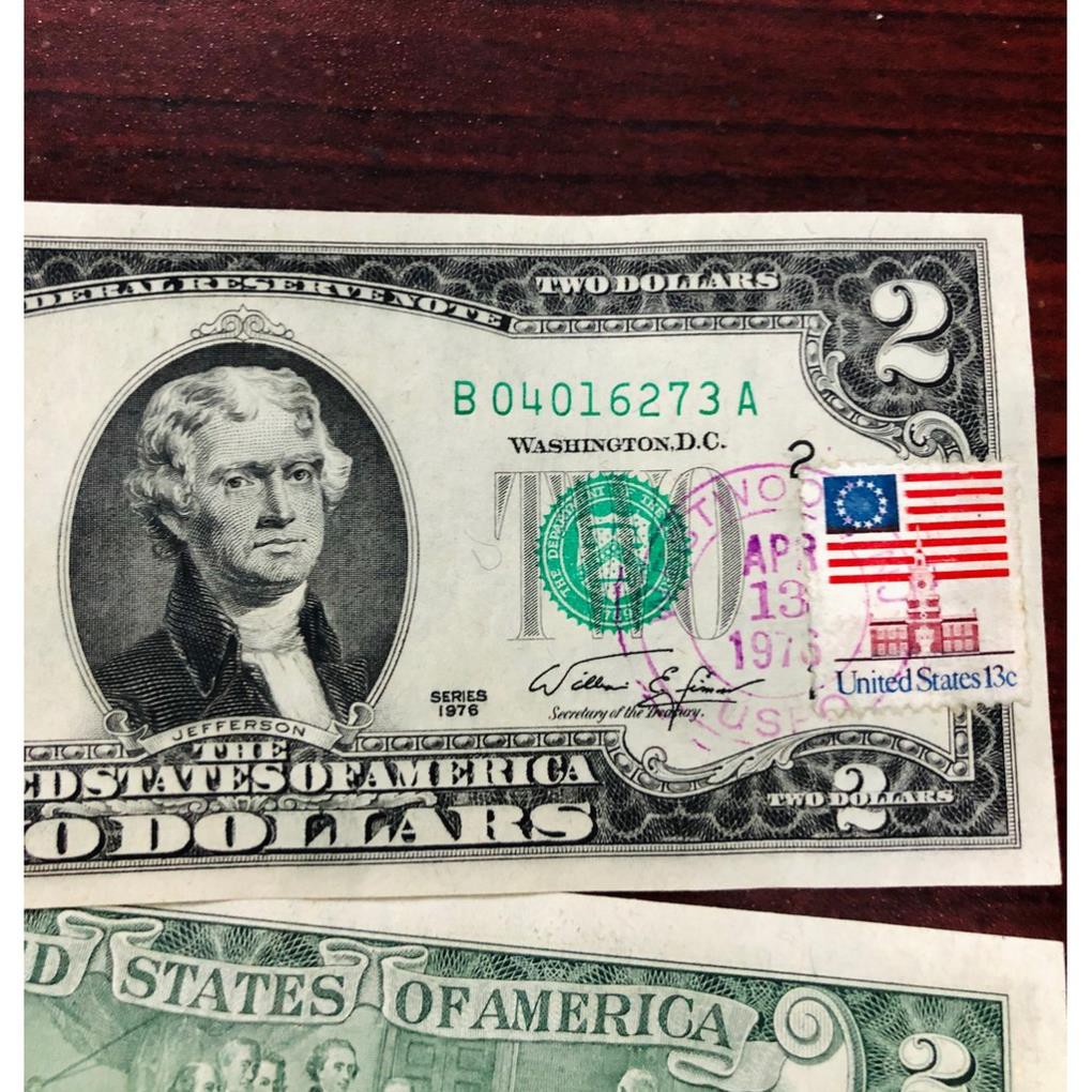 [RẺ VÔ ĐỊCH] Tờ 2 USD 1976 may mắn dán tem đóng dấu bưu điện ngày phát hành đầu tiên 14-3-1976, hiếm gặp
