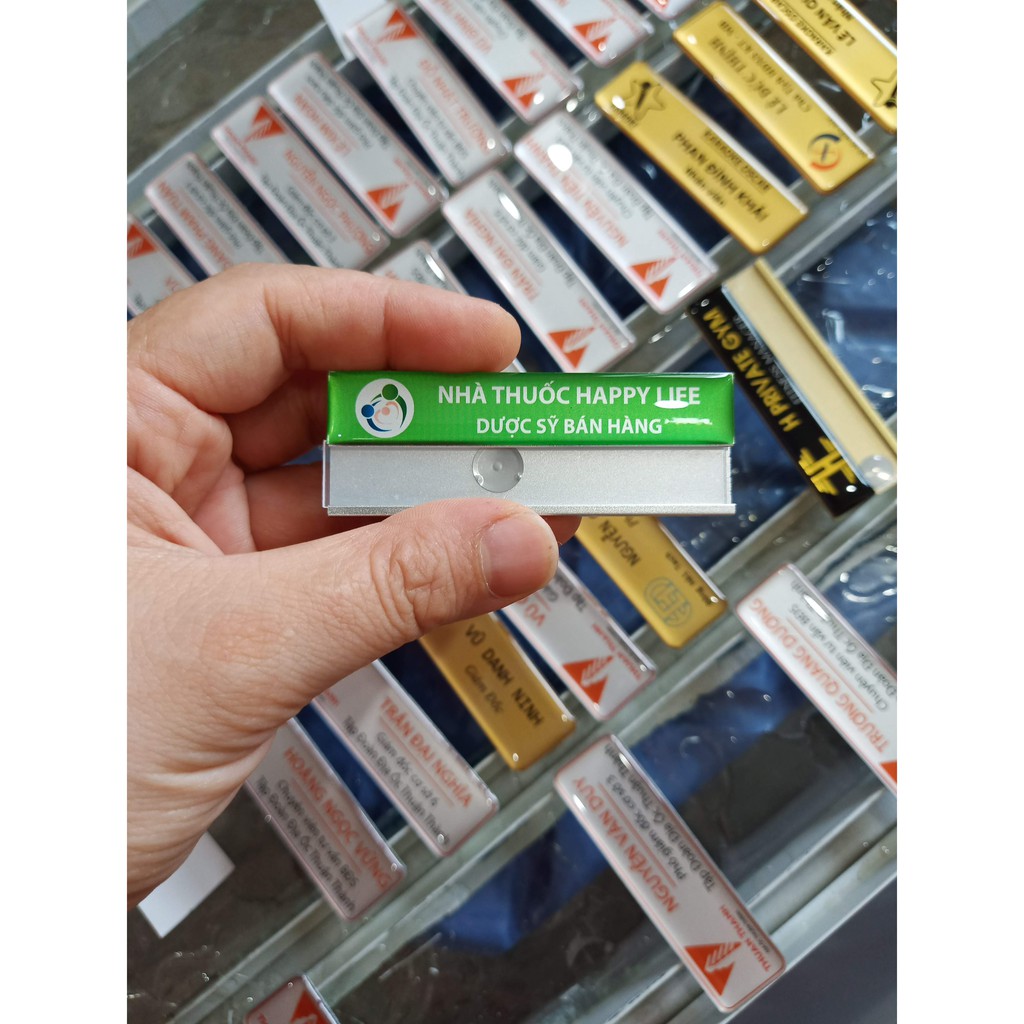 Thẻ tên cài áo nhà thuốc, name tag